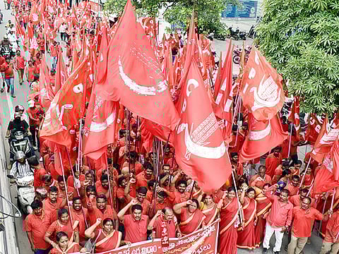 CPI (M) rallies in solidarity with leaders