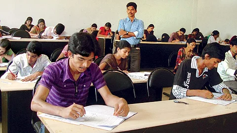 UPPSC RO-ARO aspirants found no place to stay before exam, stranded in Lucknow