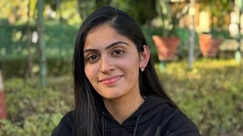 Nine years after a student submitted her homework, her school teacher finally responded, leaving the internet amused