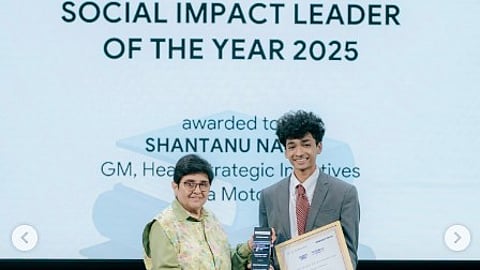 The online community particularly appreciated Naidu's grounded approach to success and his thoughtful gesture of including his mother in the celebration