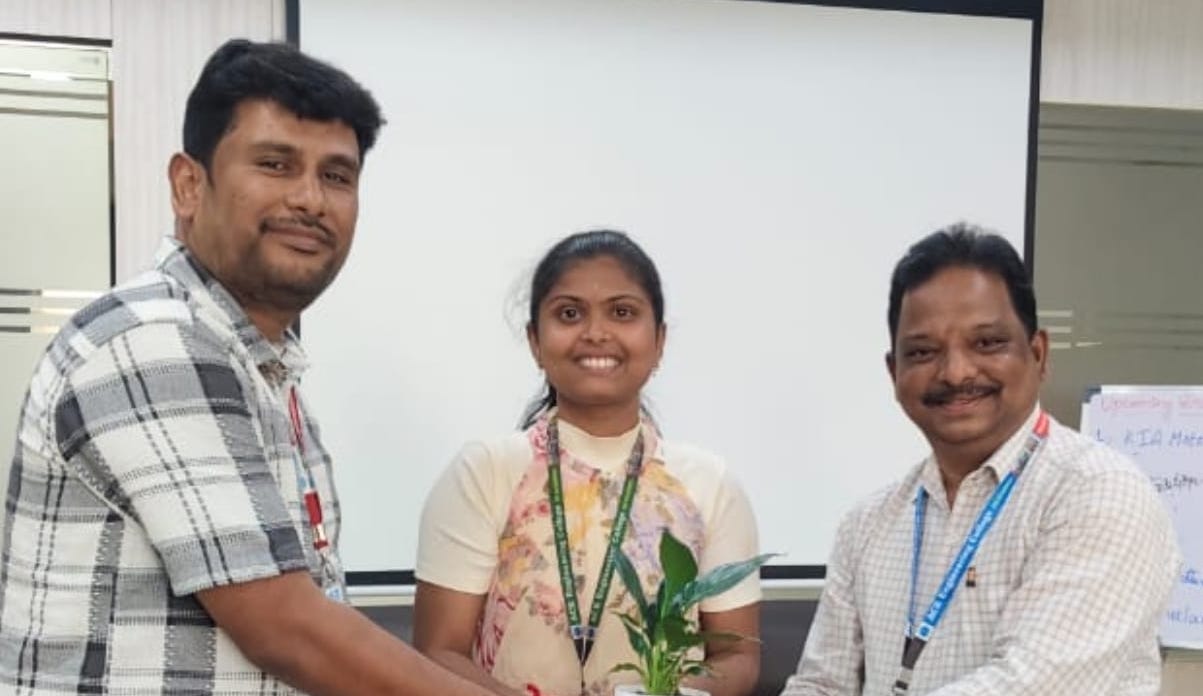 Bhavana Pullur (centre)