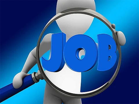 Artificial intelligence (AI) is prompting employers to revive in-person job interviews after virtual hiring became widespread.