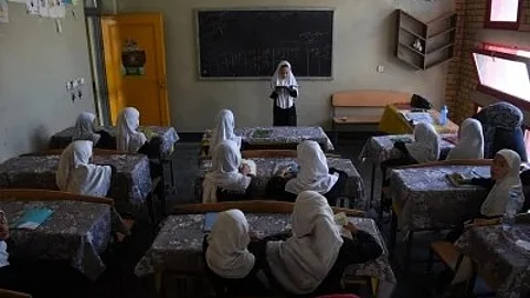 Afghanistan: Madrassa enrolments rise amid collapsing public education