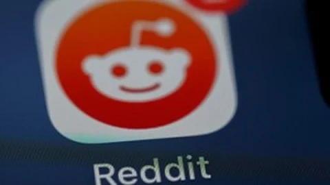 The Reddit community participated in the story, praising the employee's precise adherence to the “no exceptions” rules.