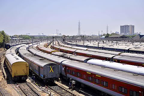 Railway Ministry urges actions to maintain train punctuality during fog