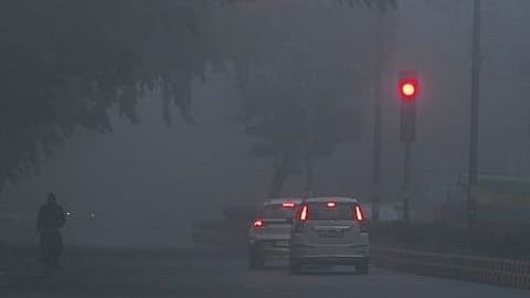 Delhi AQI slips to ‘very poor’; cold wave & dense fog grip Delhi-NCR