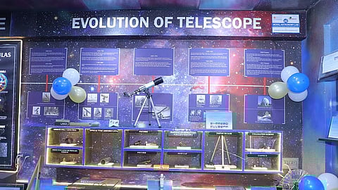 Detailed models of the solar system, satellites, rockets, galaxies, and other celestial bodies now surround students, turning abstract scientific concepts into tangible learning experiences.