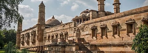 A Hub of Syncretic Histories