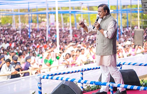 Assam CM launches cash benefit schemes for nearly 1 lakh students