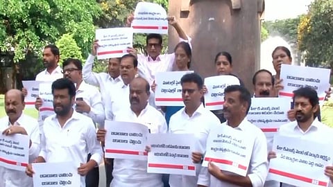 Hyderabad: BRS protests pending fee reimbursements for students