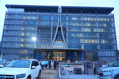 The memo specifies that institutions functioning on village and municipal lands will be required to pay 50% of the assessed lease value by March 31.