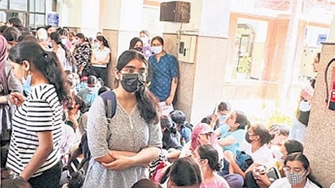 Students also raised concerns over unhygienic mess conditions on Monday