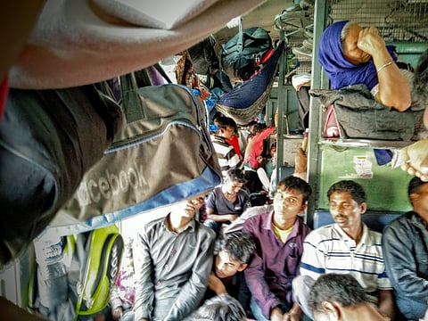A crowded general compartment