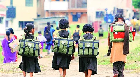 Maharashtra: Gov’t backtracks from three-language proposal, says Hindi not “mandatory” for students