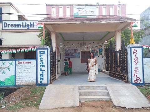 Schools across Ganjam district will now utilise smartphones to help students learn faster (Pic: Google images)