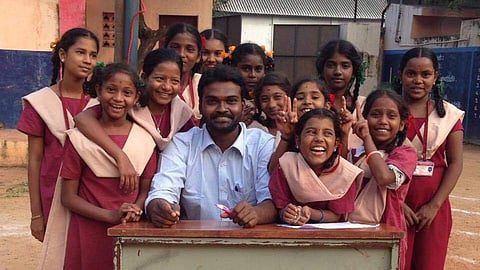 Arivarasan V, the Programme Director of Vigyanrath along with students during one of their school visit
