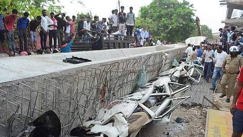 A three-member team have been set up by the Uttar Pradesh government to probe the falling