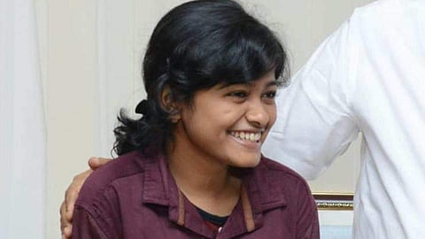 Hanan, who also worked as an anchor and flower girl for programmes to make ends meet, requested people to donate for the relief works
