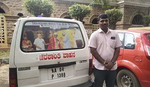 After graduating in Political Science from the Government First Grade College in Vijayanagar in 2007, Praveen Kumar M then went on to pursue a Masters in Social Work degree