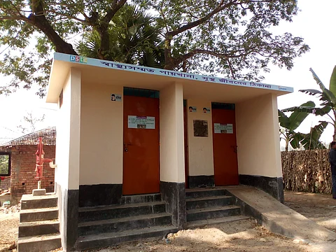 4.17 lakh toilets were constructed in 2.61 lakh government schools in 2015 (Pic: Google Images)
