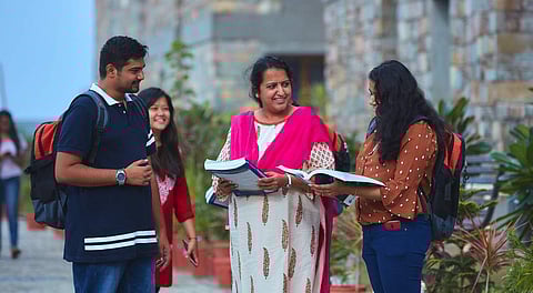 Payal Pitliya interacting with the students at IIMU (Pic: IIMU)