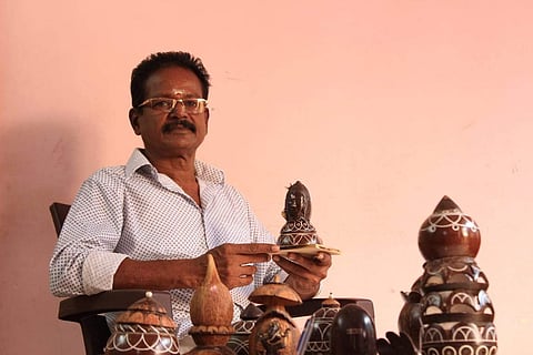 Viswanathan T with his crafts (Pic: Thennai_crafts)