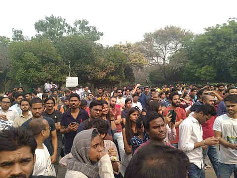 The students took the protest to the admin block in the afternoon (Pic: JNUSU)