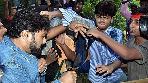 Debjan Ballav pulling Babul Supriyo's hair