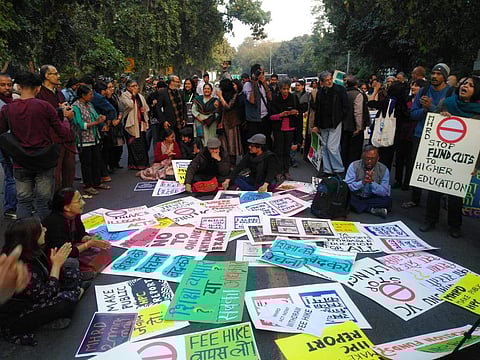 Teachers protesting outside Shastri Bhavan (Pic: JNUTA)