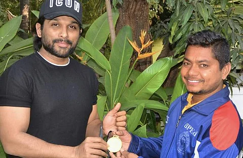 Rapelli Srinivas with actor Allu Arjun | (Pic: Rapelli Srinivas)