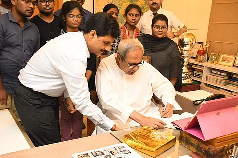 Singh and student with the CM of Odisha | (Pic: Zindagi Foundation)
