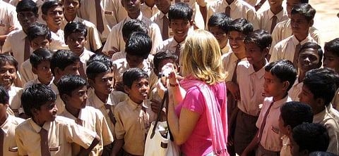 Elena Cuomo interacts with kids in India (Pic: elenacuomo.com)