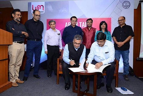 Sanjay Seth, CEO, GRIHA Council and Ashish Gupta, Joint Secretary, IIA NC sign the MoU