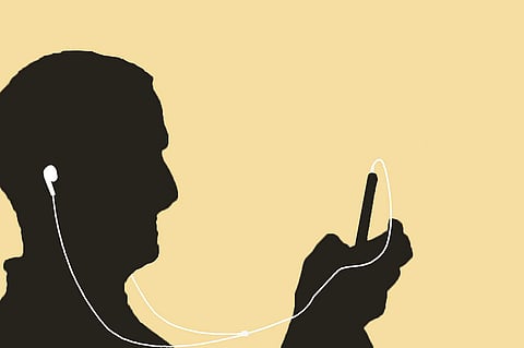 Listen | (Pic: Internet)