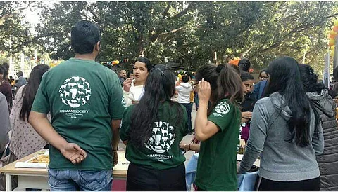 The HSI volunteers with the students