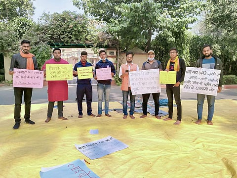 Students in front of the VC's reidence (Pic: BCM)