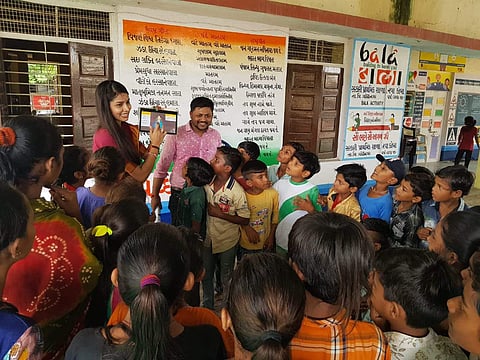 Children watching the video on Senscilen tab