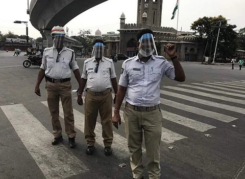 Police wearing face shields distributed near Mozamjahi Market | (Pic: 3D Usher)