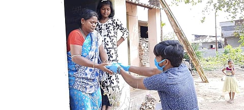 Volunteers distributing food | (PIc: HBT)