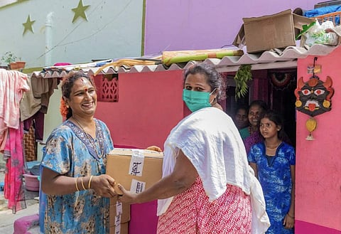 Distributing kits | (Pic: Bala Utsav)
