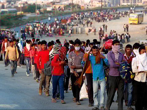 Migrant worker on foot to their hometowns