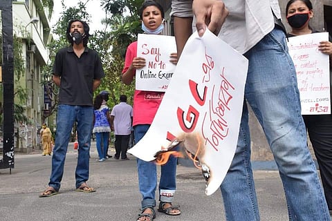 Students protest in front of Jadavpur University in Kolkata (Pic: AISA)
