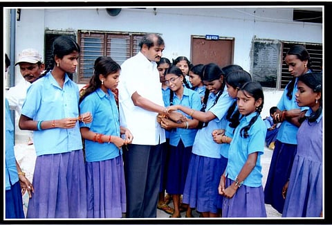 Students with Chokka Rao | (Pic: Nalgonda School for the Blind)