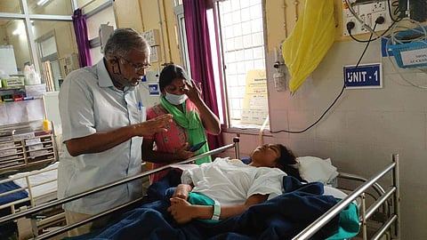 Suresh Kumar interacting with Yashaswini