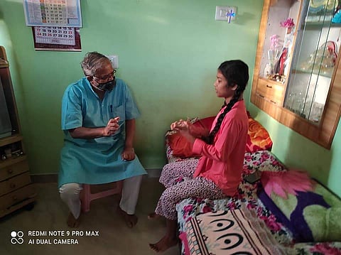 Suresh Kumar interacting with Yashaswini