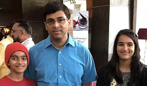 Bhavik and Bhushita with Viswanathan Anand | (Pic: Samvedna Chess)