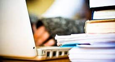 E-reading | Pic: bestofsno.com