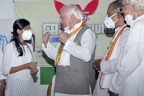 Kerala Governor Arif Mohammed Khan with 10th class student Gowri R Nair when she came with lemon juice to break the one-day fast of the Governor organised to raise awareness against dowry Pic: Express