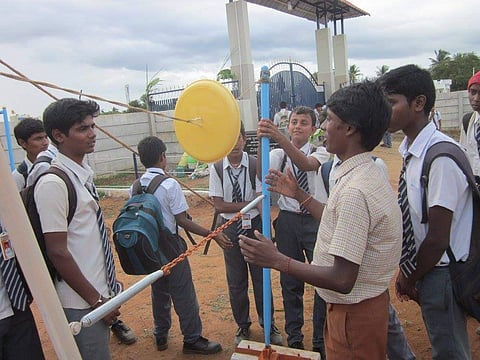 Students learning science while having fun at the science park (pictures: Deenabandhu Trust)