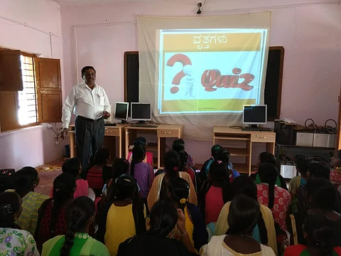Shivakumar M teaching Math to students using his app (Pictures: Shivakumar M)
